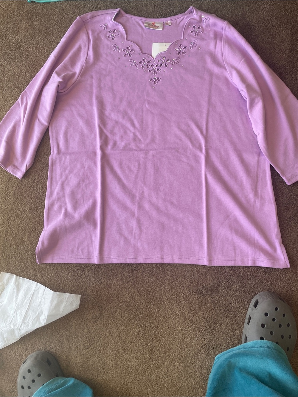 Quacker Factory Lavender Eyelet Scalloped V-Neck 3/4 Sleeve Top